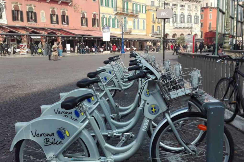 stalli-del-bike-sharing-verona-bike-in-piazza-bra-da-verona-in-it