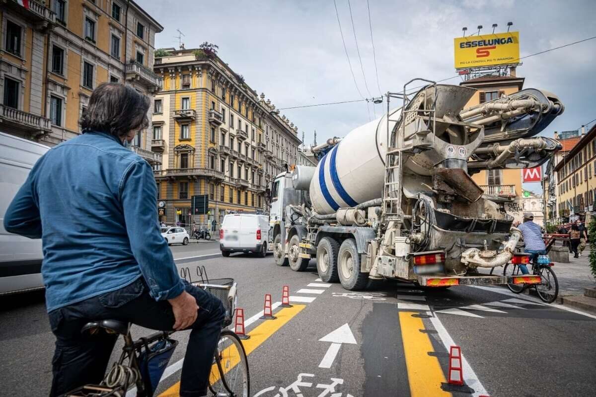 milano-allarme-mobilita-un-ciclista-urbano-su-cinque-abbandona-la-bici-ciclabile-sicurezza-stradale-da-bikeitalia-it