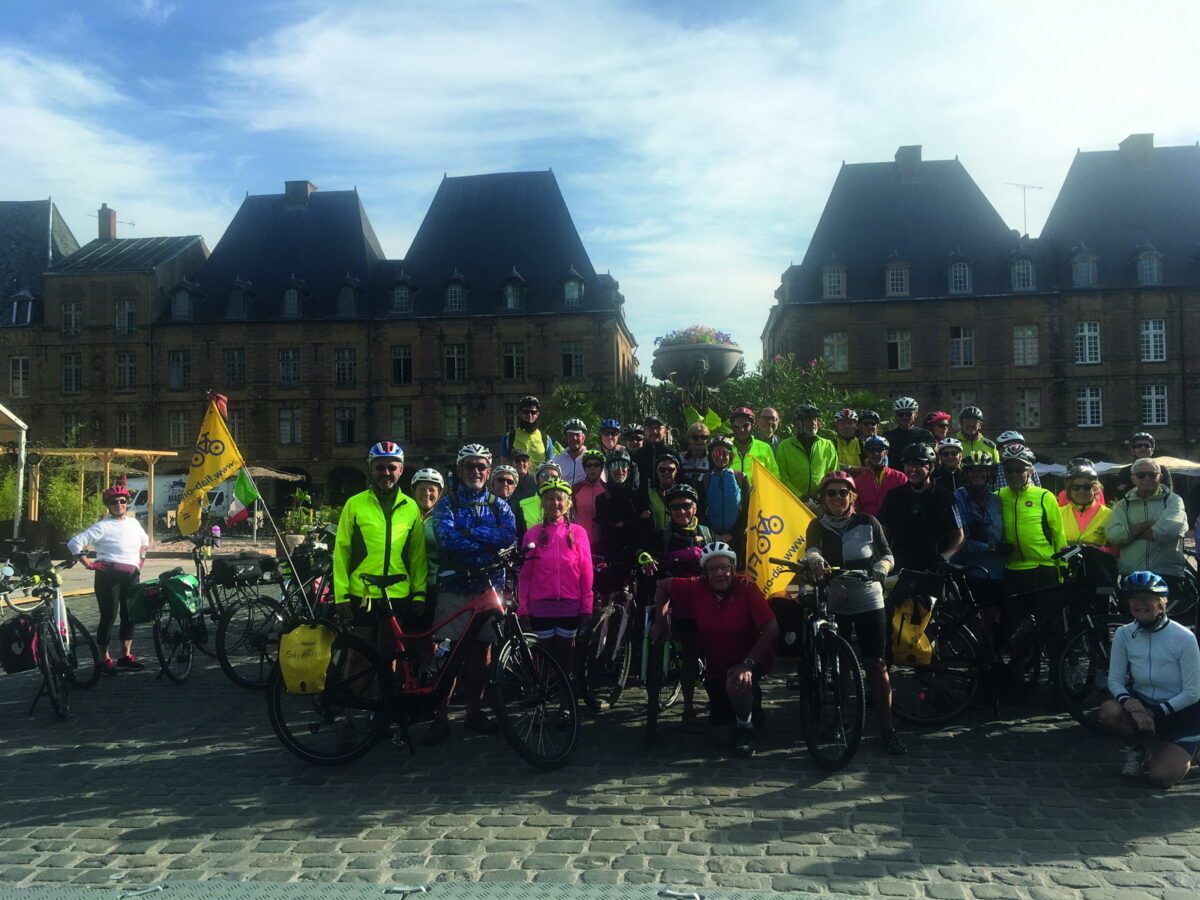 RL180 Viaggi - In Bici lungo la Mosa - Il gruppo a Charleville Mézieres