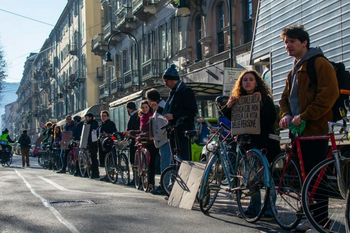 ciclabile-umana-proteste-a-milano-di-lapresse-da-greenkiesta-linkiesta-it